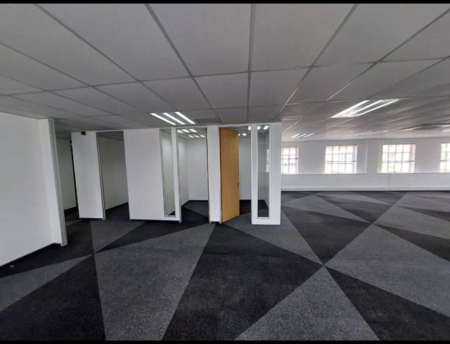 386M² OFFICE TO LET IN BRYANSTON